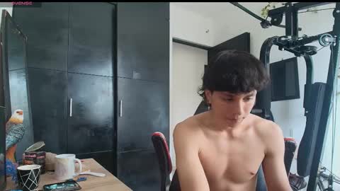 Snapshot of tokio2005 chatting on 12.18.25 tokio2005 online show from 12.18.25