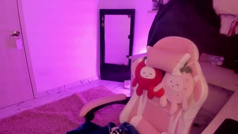 Snapshot of toky222 chatting on 01.18.25 Tokyo online show from 01.18.25