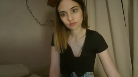 Snapshot of tom316972 chatting on 10.14.25 Flor online show from 10.14.25