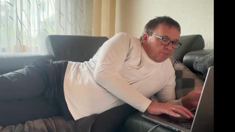 Snapshot of tom6644 chatting on 05.15.26 Tom online show from 05.15.26