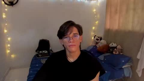 Tom Blue online show from 10.30.25