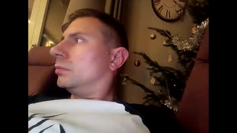 tom_horny84 online show from 12.25.24