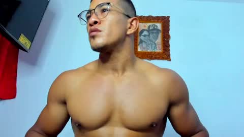 Snapshot of tom_kingfit chatting on 04.22.26 SPORTSFIT29 online show from 04.22.26