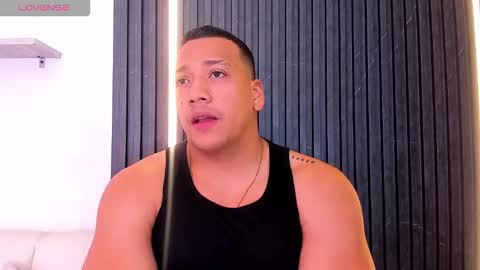 Tom muscle1 online show from 10.26.25