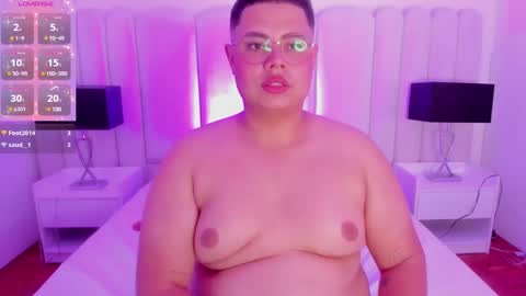 Snapshot of tom_silver_ chatting on 12.12.24 Tom Silver online show from 12.12.24