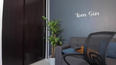 Tom Sin online show from 01.06.25