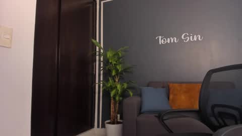 Tom Sin online show from 01.11.25