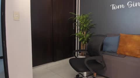 Tom Sin online show from 02.05.25