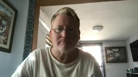 Snapshot of tomascausa chatting on 01.28.25 Hola online show from 01.28.25