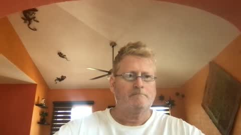 Snapshot of tomascausa chatting on 04.30.26 Hola online show from 04.30.26