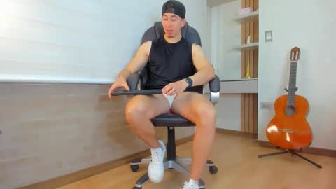 Snapshot of tombardem chatting on 01.09.26 Tom Bardem online show from 01.09.26