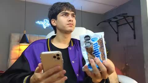 Tommy  online show from 02.08.25