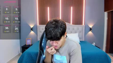 Tommy  online show from 09.24.25