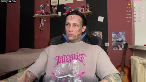 Snapshot of tommy__gun_ chatting on 01.05.25 Tommy and Katana online show from 01.05.25