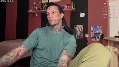 Snapshot of tommy__gun_ chatting on 01.10.25 Tommy and Katana online show from 01.10.25