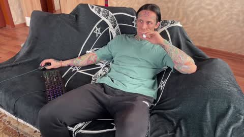 Snapshot of tommy__gun_ chatting on 02.03.25 Tommy and Katana online show from 02.03.25