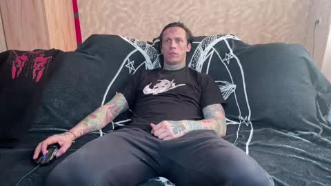 Snapshot of tommy__gun_ chatting on 02.28.25 Tommy and Katana online show from 02.28.25