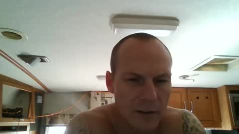 Snapshot of tommygunsfit chatting on 11.20.25 tommygunsfit online show from 11.20.25