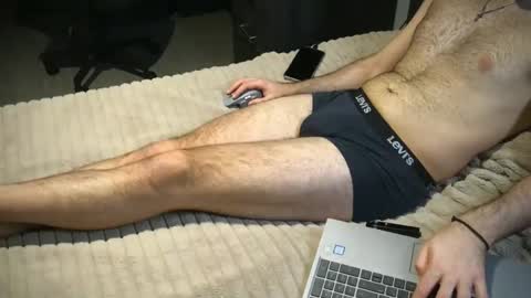 Snapshot of tompe00 chatting on 01.01.25 Tom online show from 01.01.25