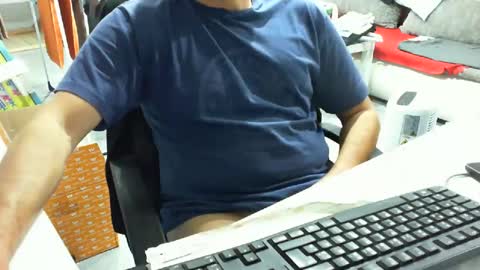 Snapshot of tomtom02029 chatting on 10.04.25 Tom online show from 10.04.25