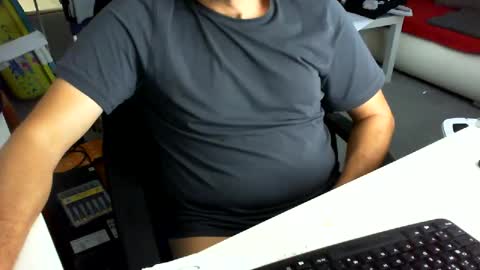 Snapshot of tomtom02029 chatting on 10.13.25 Tom online show from 10.13.25