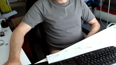Snapshot of tomtom02029 chatting on 04.25.26 Tom online show from 04.25.26