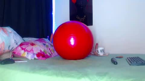 Snapshot of tomyjailen chatting on 02.04.25 Tomyjailen online show from 02.04.25