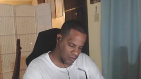 Snapshot of toni2814 chatting on 06.18.26 Antonio online show from 06.18.26