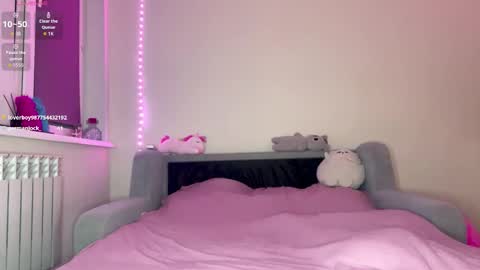 Snapshot of tonimechling chatting on 02.14.26 Nana and Sara online show from 02.14.26