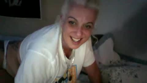 Snapshot of tonitones chatting on 01.09.26 Honeys Snow Bunny online show from 01.09.26