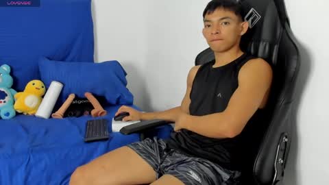 Snapshot of tonny_twink_ chatting on 05.18.26 Tonny online show from 05.18.26