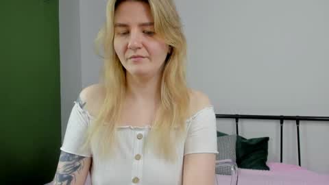 Snapshot of tonyameow chatting on 06.01.26 Tonya online show from 06.01.26