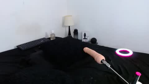 Snapshot of tonycollins_ chatting on 12.17.25 Tony online show from 12.17.25