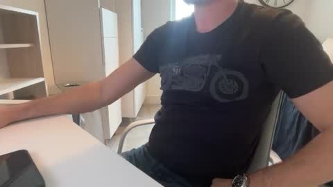 Snapshot of too_naughty chatting on 11.18.25 too_naughty online show from 11.18.25