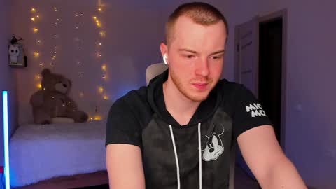 Snapshot of toohornyserj chatting on 12.12.24 toohornyserj online show from 12.12.24