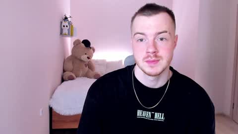 Snapshot of toohornyserj chatting on 01.11.25 toohornyserj online show from 01.11.25