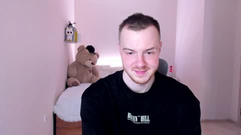 Snapshot of toohornyserj chatting on 01.11.25 toohornyserj online show from 01.11.25