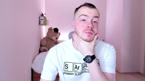 Snapshot of toohornyserj chatting on 01.12.25 toohornyserj online show from 01.12.25