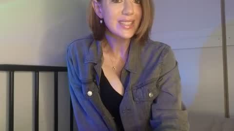 Snapshot of topsywilde chatting on 06.18.26 Topsy online show from 06.18.26