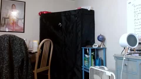 Snapshot of topzaddy chatting on 12.02.24 TopZaddy online show from 12.02.24