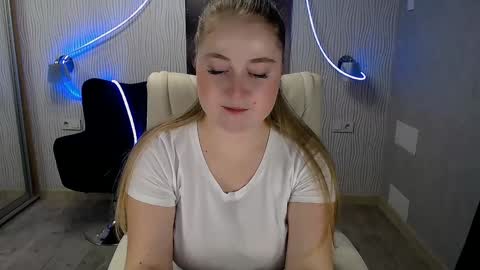 Snapshot of tori_blond chatting on 12.02.24 tori_blond online show from 12.02.24