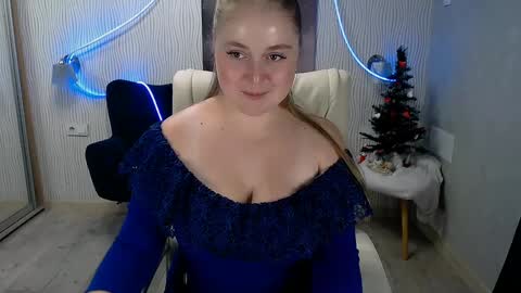 Snapshot of tori_blond chatting on 12.02.24 tori_blond online show from 12.02.24