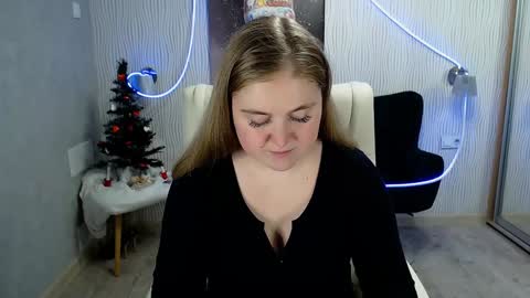 Snapshot of tori_blond chatting on 12.16.24 tori_blond online show from 12.16.24