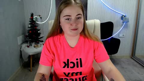 Snapshot of tori_blond chatting on 12.23.24 tori_blond online show from 12.23.24