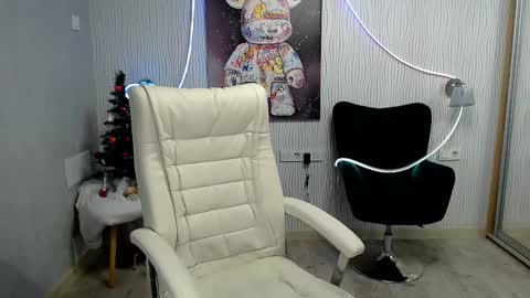 Snapshot of tori_blond chatting on 12.26.24 tori_blond online show from 12.26.24