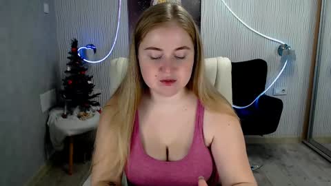 Snapshot of tori_blond chatting on 01.17.25 tori_blond online show from 01.17.25
