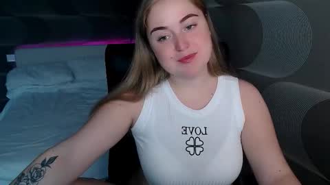 Snapshot of tori_blond chatting on 10.07.25 tori_blond online show from 10.07.25