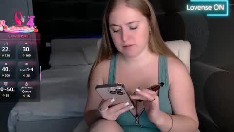 Snapshot of tori_blond chatting on 01.18.26 tori_blond online show from 01.18.26