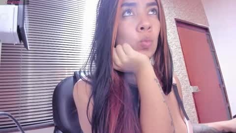 Snapshot of torres_karla chatting on 11.09.25 karla online show from 11.09.25