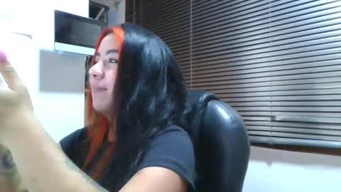 Snapshot of torres_karla chatting on 12.22.25 karla online show from 12.22.25